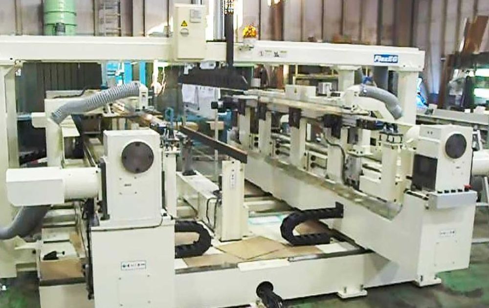 Ｒ合板切断加工機				