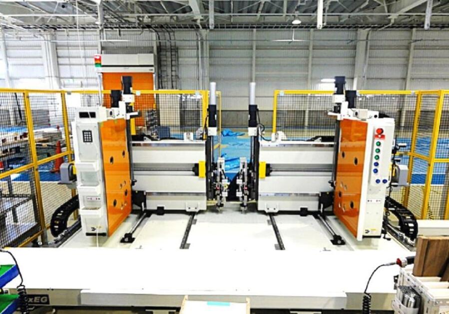 システムキッチン組立プレス				