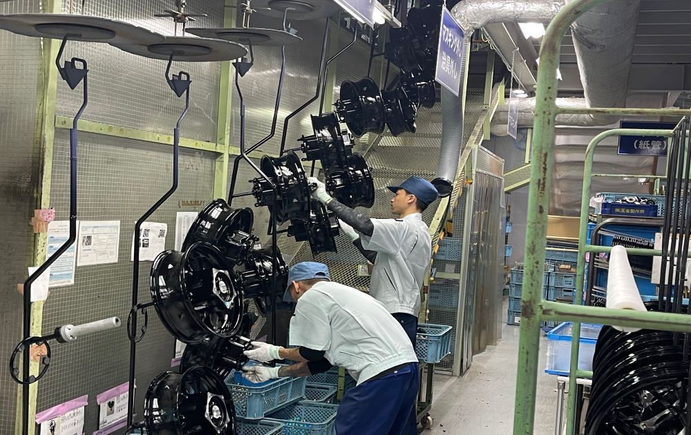 6価クロムフリー静電塗装ライン