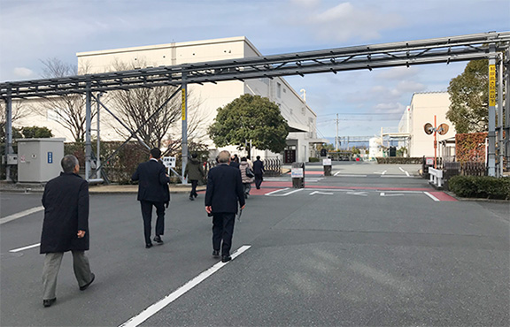 技術の流れや製品品質を知るための開発現場の見学など